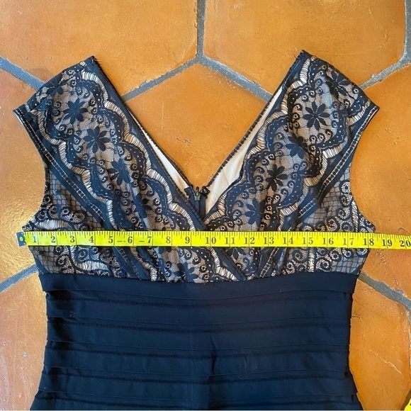 Adrianna Papell size 12 black dress bodycon Compression Slimming Mini Lace - Picture 7 of 9